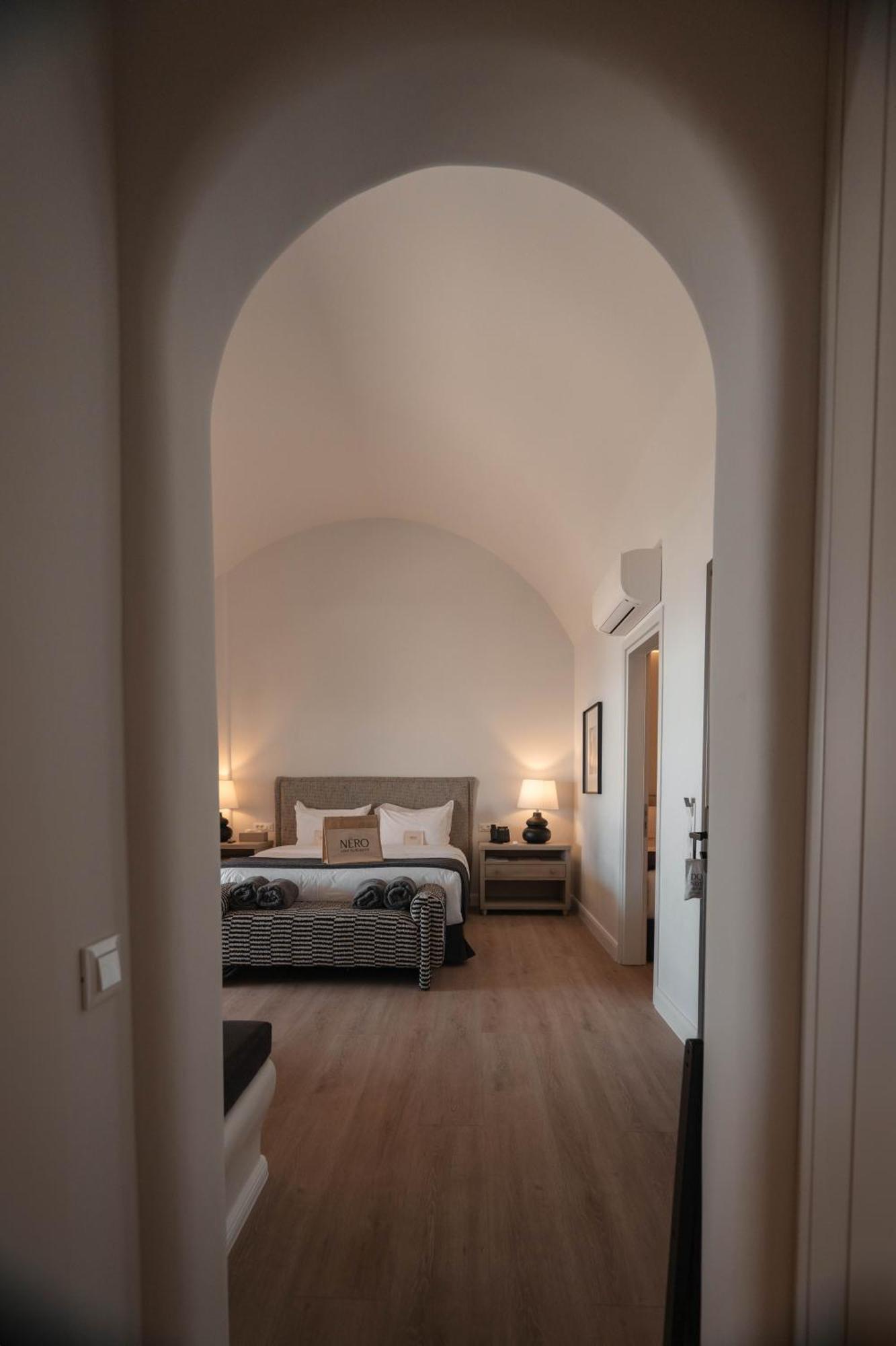 אימרוביגלי Nero Suites By Nomee Hospitality Group מראה חיצוני תמונה