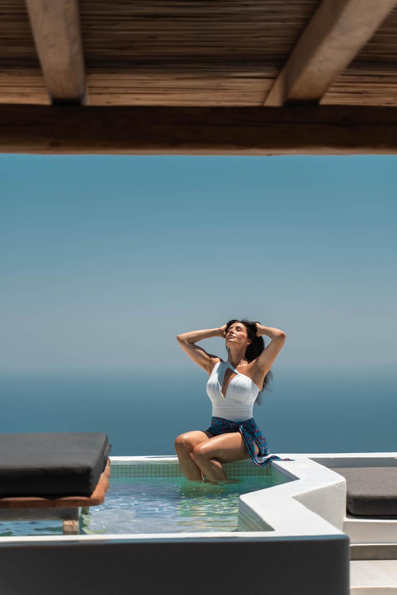 אימרוביגלי Nero Suites By Nomee Hospitality Group מראה חיצוני תמונה
